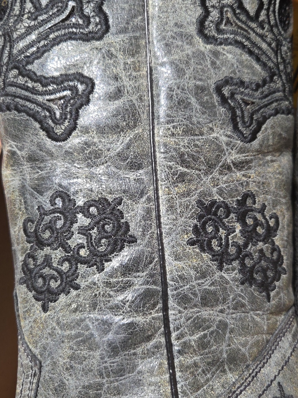 Corral Boots Sequin Embroidered Skull Dark Grey Boots Size 8 NWB - Picture 8 of 9